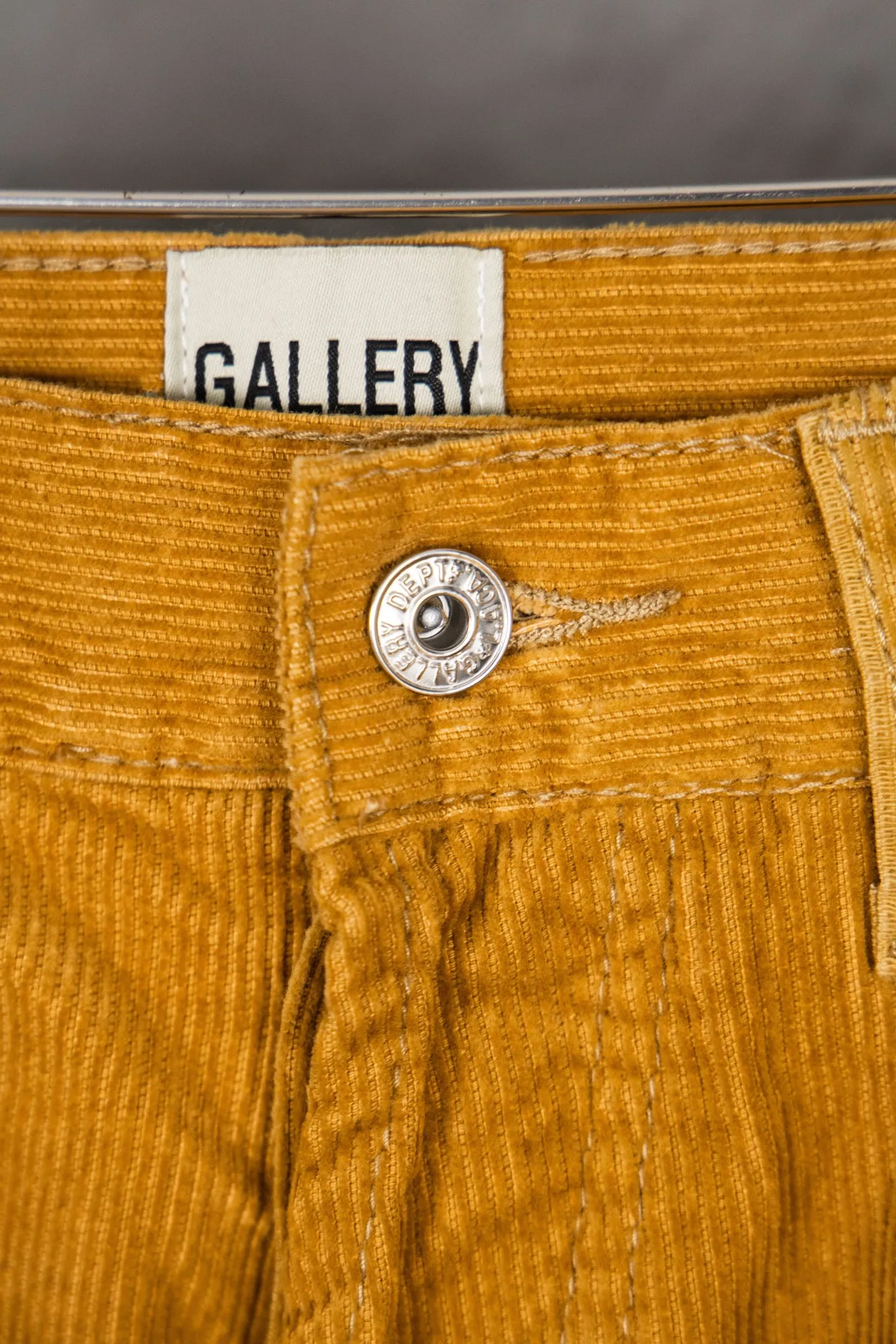Style number: M393 P250 GALLERY DEPT Khaki corduroy embroidered bootcut jeans trousers Code number: 28 30 32 34 36